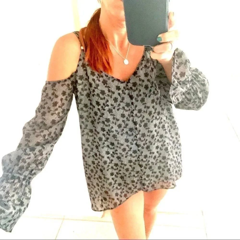 MICHEAL KORS FLOWY FLORAL OPEN SHOULDER TOP